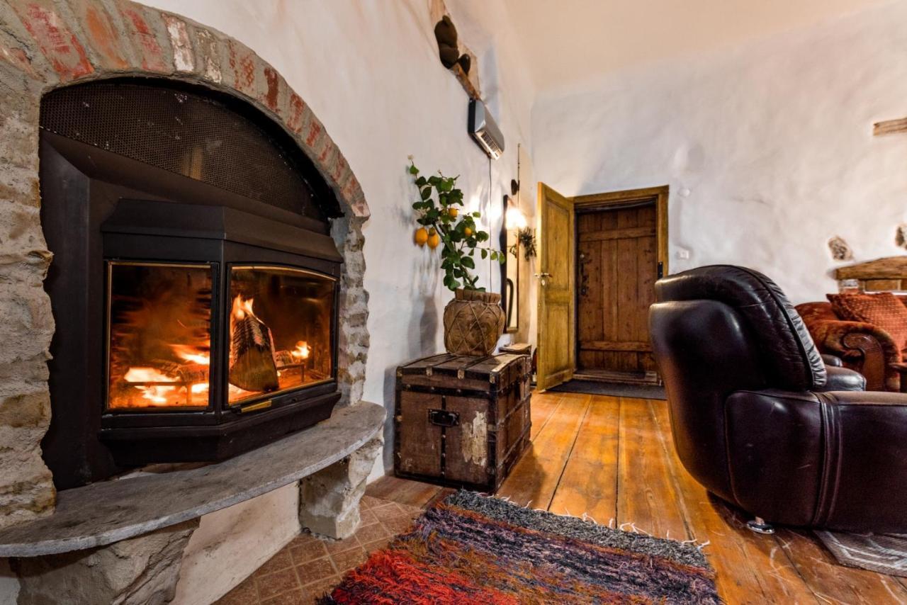 Historical Two-Bedroom Apartment With Sauna, Jacuzzi And Fireplace Talin Exterior foto